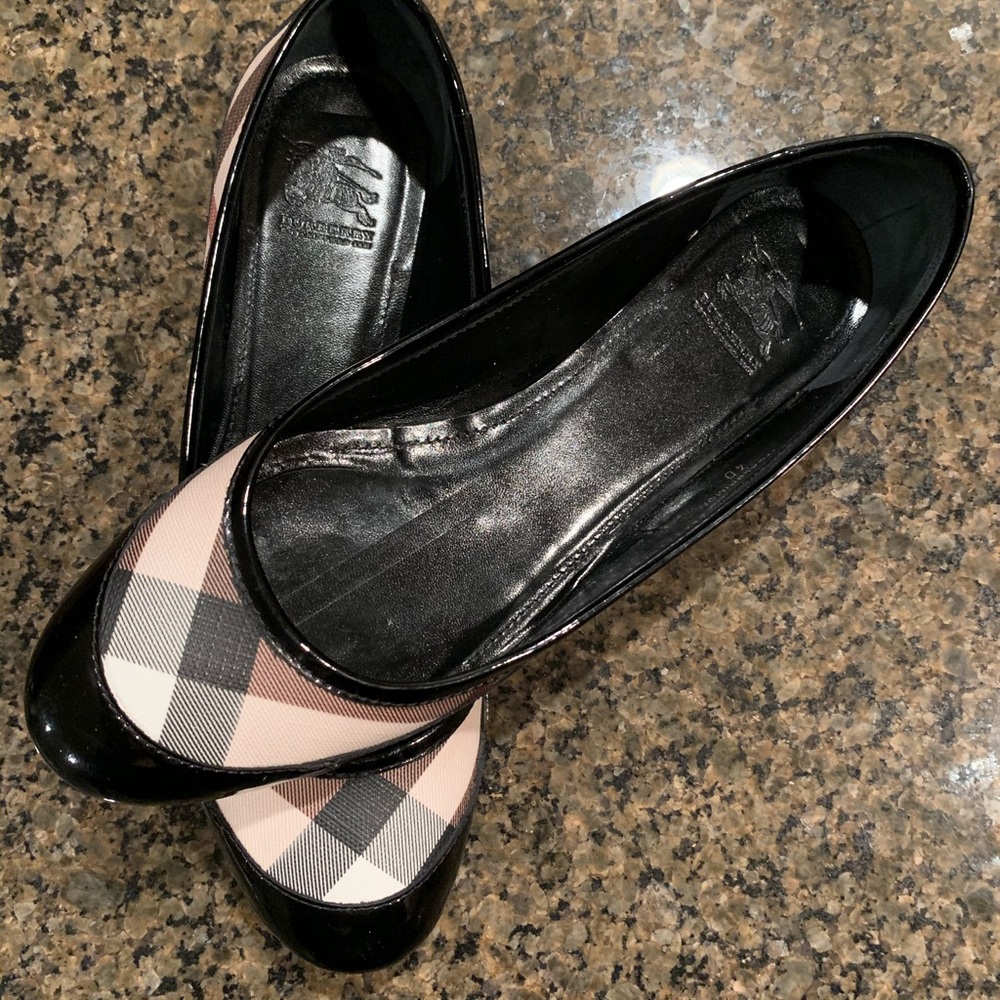 Authentic Burberry  Nova Check Flats Size 9.5